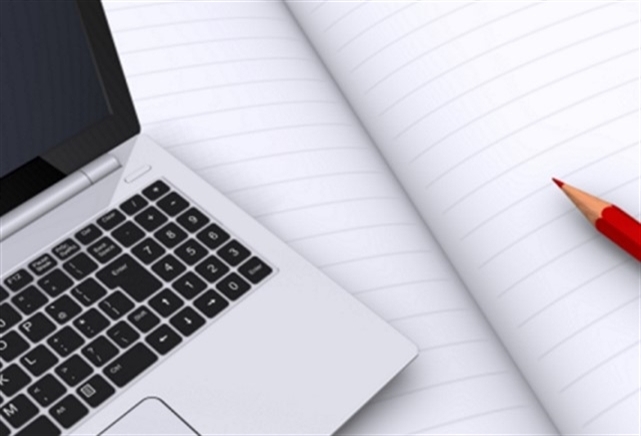 パソコンで書類作成しています