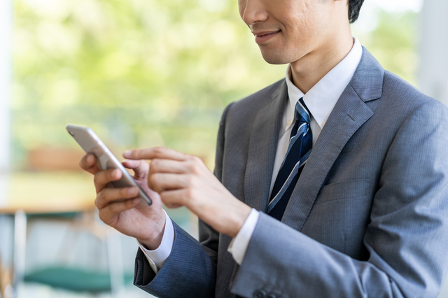 スマホで問い合わせしています